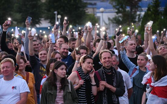 Митинг возле здания Национальной Белтелерадиокомпании в Минске