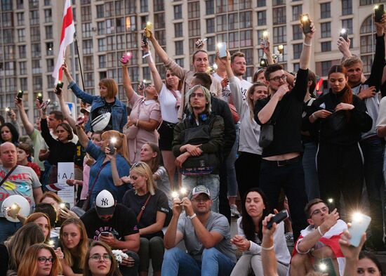 Митинг возле здания Национальной Белтелерадиокомпании в Минске