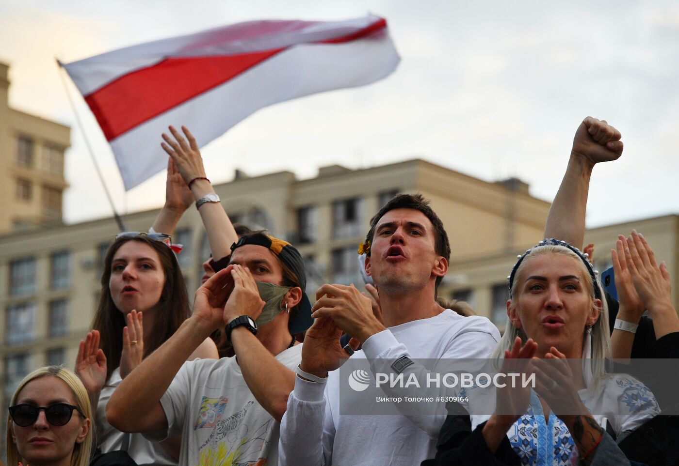 Митинг возле здания Национальной Белтелерадиокомпании в Минске