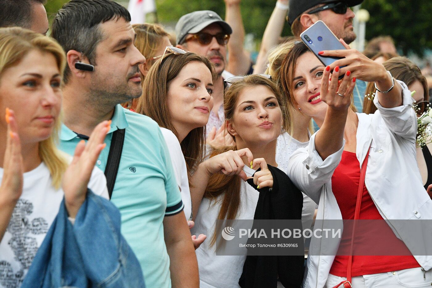 Митинг возле здания Национальной Белтелерадиокомпании в Минске