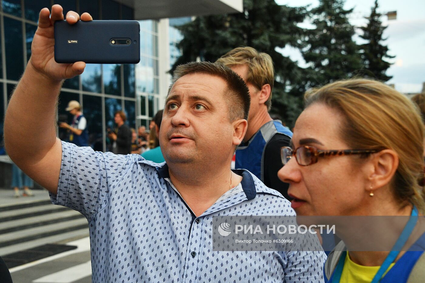 Митинг возле здания Национальной Белтелерадиокомпании в Минске