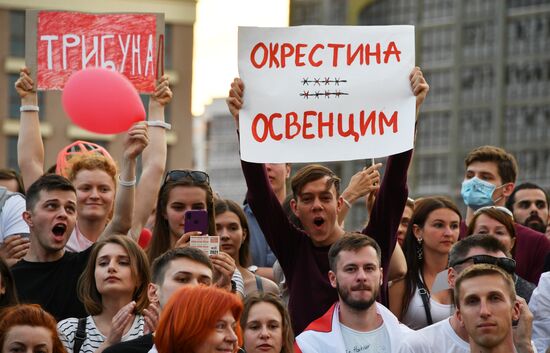 Митинг возле здания Национальной Белтелерадиокомпании в Минске