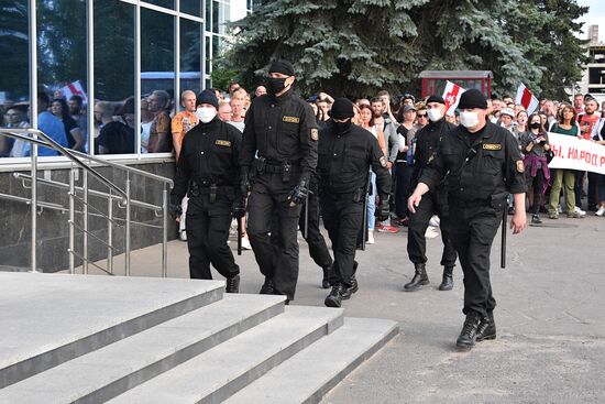 Митинг возле здания Национальной Белтелерадиокомпании в Минске