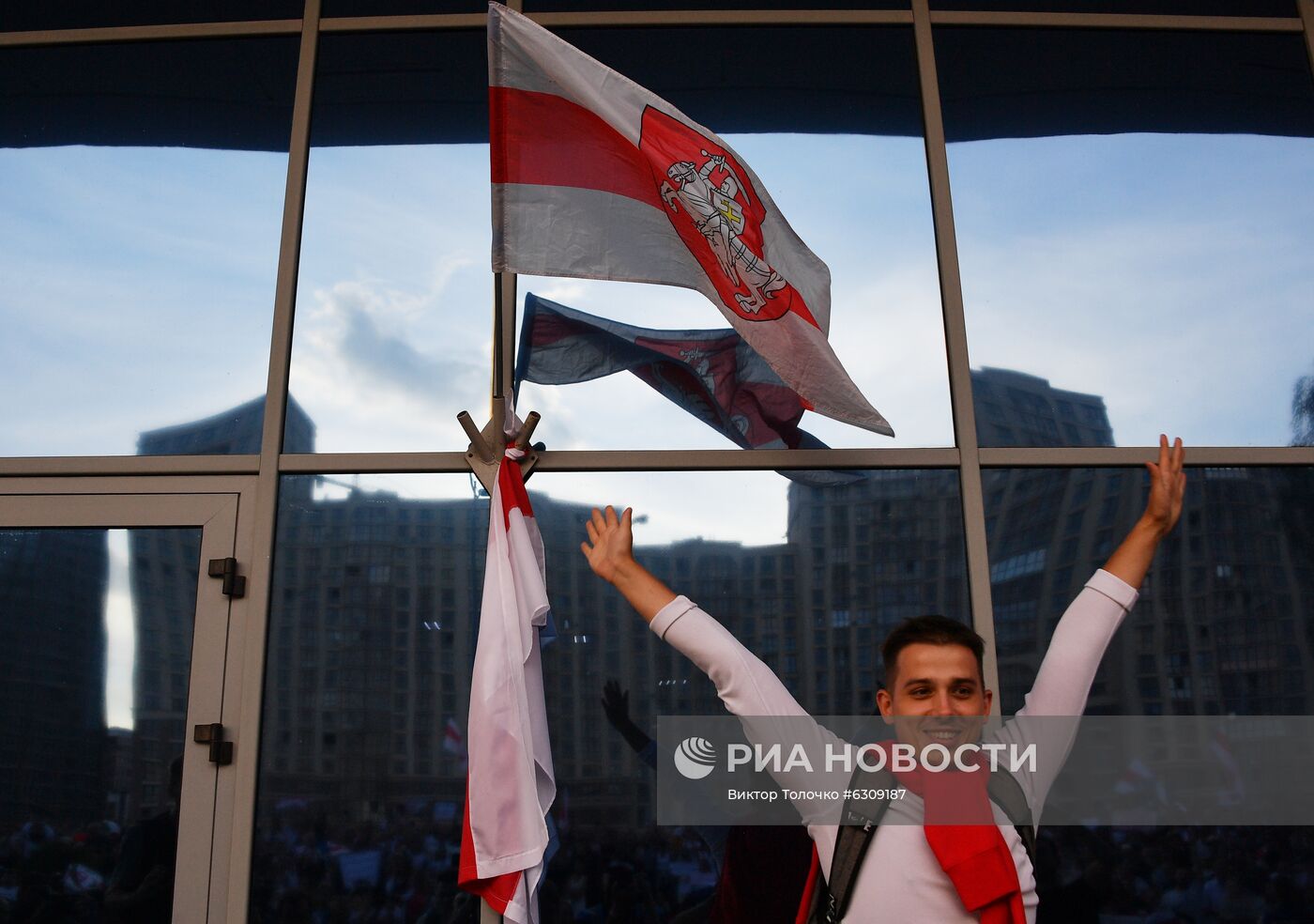 Митинг возле здания Национальной Белтелерадиокомпании в Минске