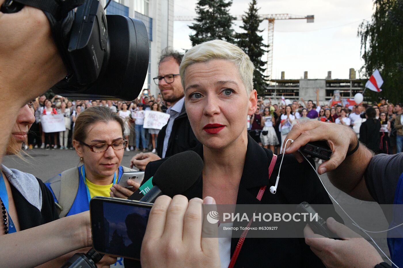 Митинг возле здания Национальной Белтелерадиокомпании в Минске
