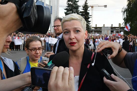 Митинг возле здания Национальной Белтелерадиокомпании в Минске