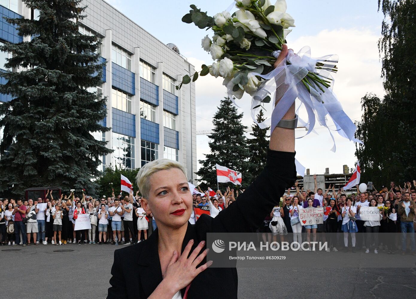 Митинг возле здания Национальной Белтелерадиокомпании в Минске