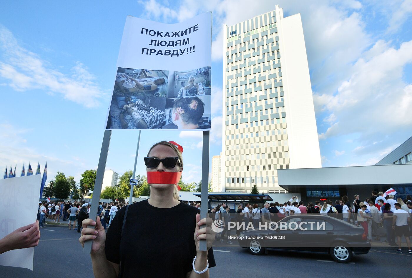 Митинг возле здания Национальной Белтелерадиокомпании в Минске