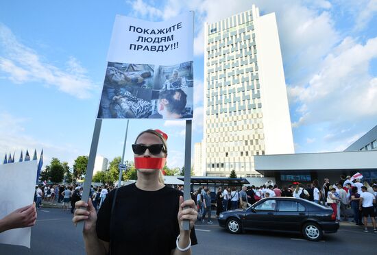 Митинг возле здания Национальной Белтелерадиокомпании в Минске