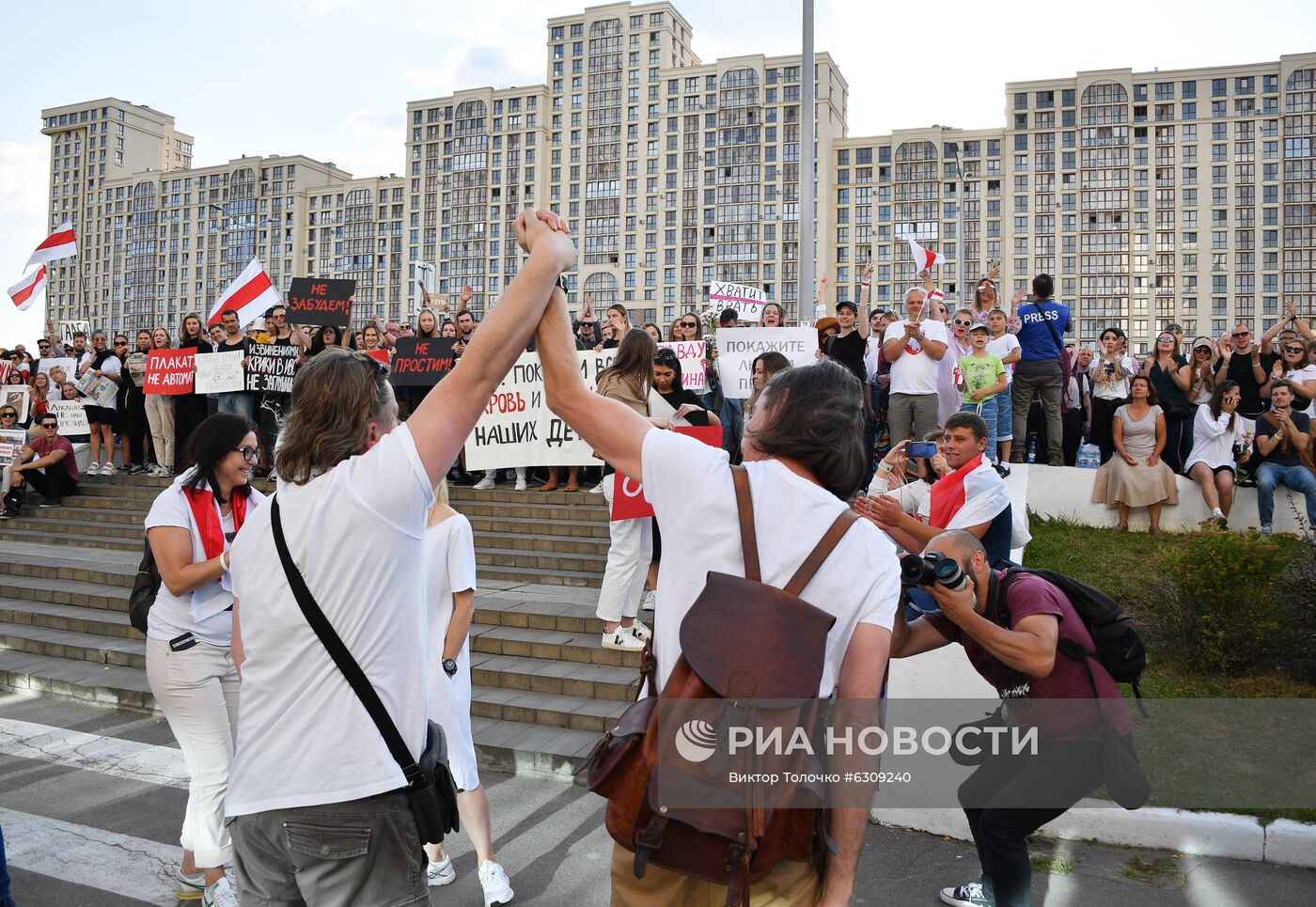 Митинг возле здания Национальной Белтелерадиокомпании в Минске