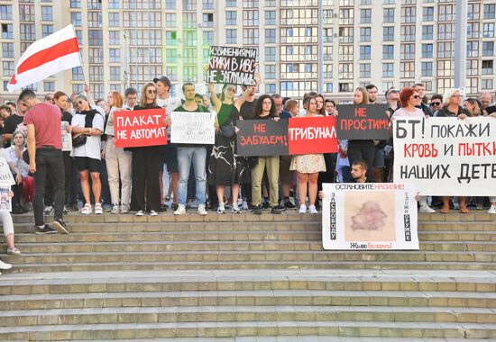 Митинг возле здания Национальной Белтелерадиокомпании в Минске