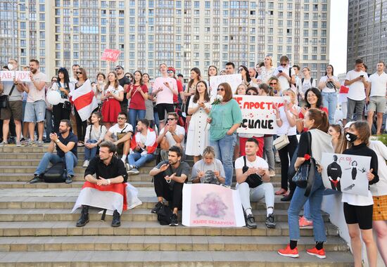 Митинг возле здания Национальной Белтелерадиокомпании в Минске