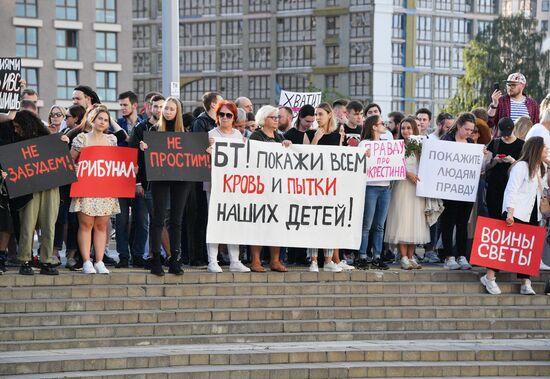 Митинг возле здания Национальной Белтелерадиокомпании в Минске