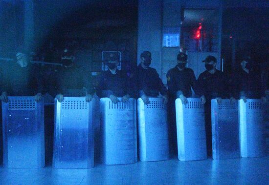 Митинг возле здания Национальной Белтелерадиокомпании в Минске