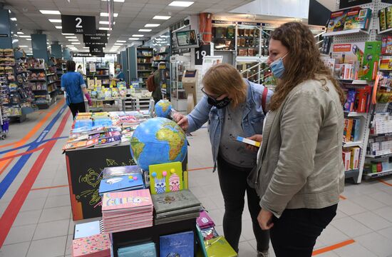 Ярмарка школьных товаров в Московском Доме книги