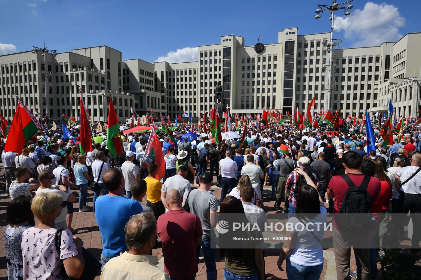 Митинг в поддержку действующего президента Белоруссии А. Лукашенко в Минске