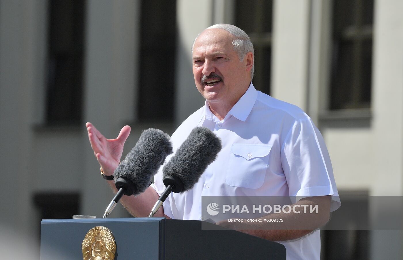 Президент Белоруссии Александр Лукашенко выступает на митинге, организованном в его поддержку на площади Независимости в Минске. Место: Белоруссия, Минск. Автор: Виктор Толочко/Sputnik/РИА Новости. Митинг в поддержку действующего президента Белоруссии А. Лукашенко в Минске