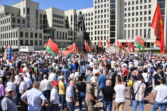 Митинг в поддержку действующего президента Белоруссии А. Лукашенко в Минске