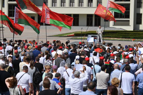 Митинг в поддержку действующего президента Белоруссии А. Лукашенко в Минске