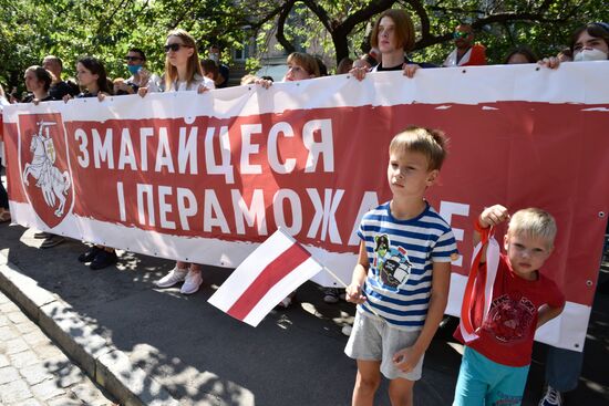 Акция в Киеве в поддержку протестующих в Белоруссии