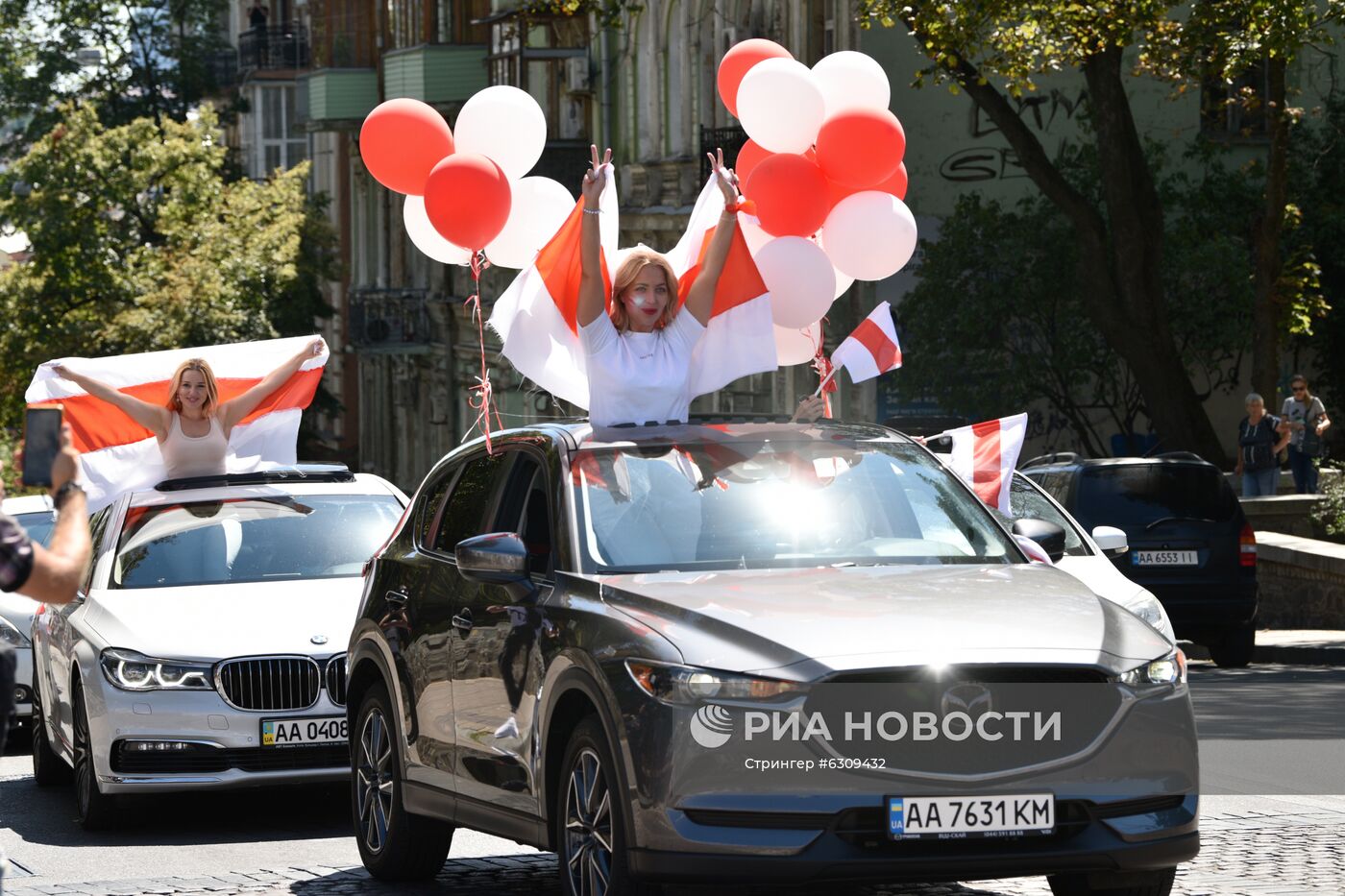 Акция в Киеве в поддержку протестующих в Белоруссии