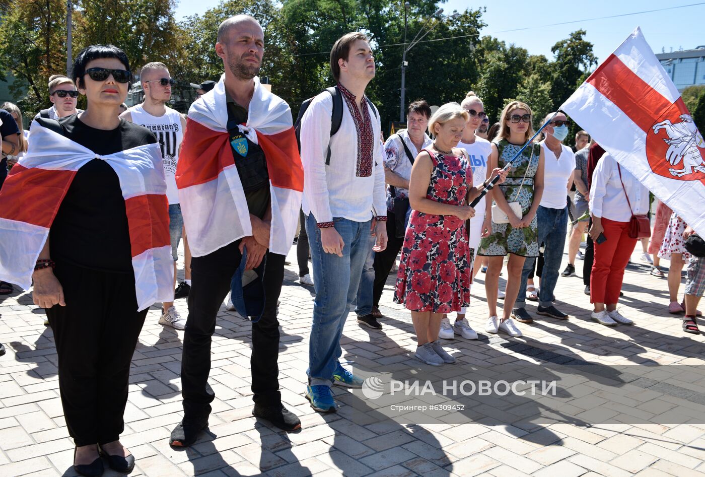Акция в Киеве в поддержку протестующих в Белоруссии