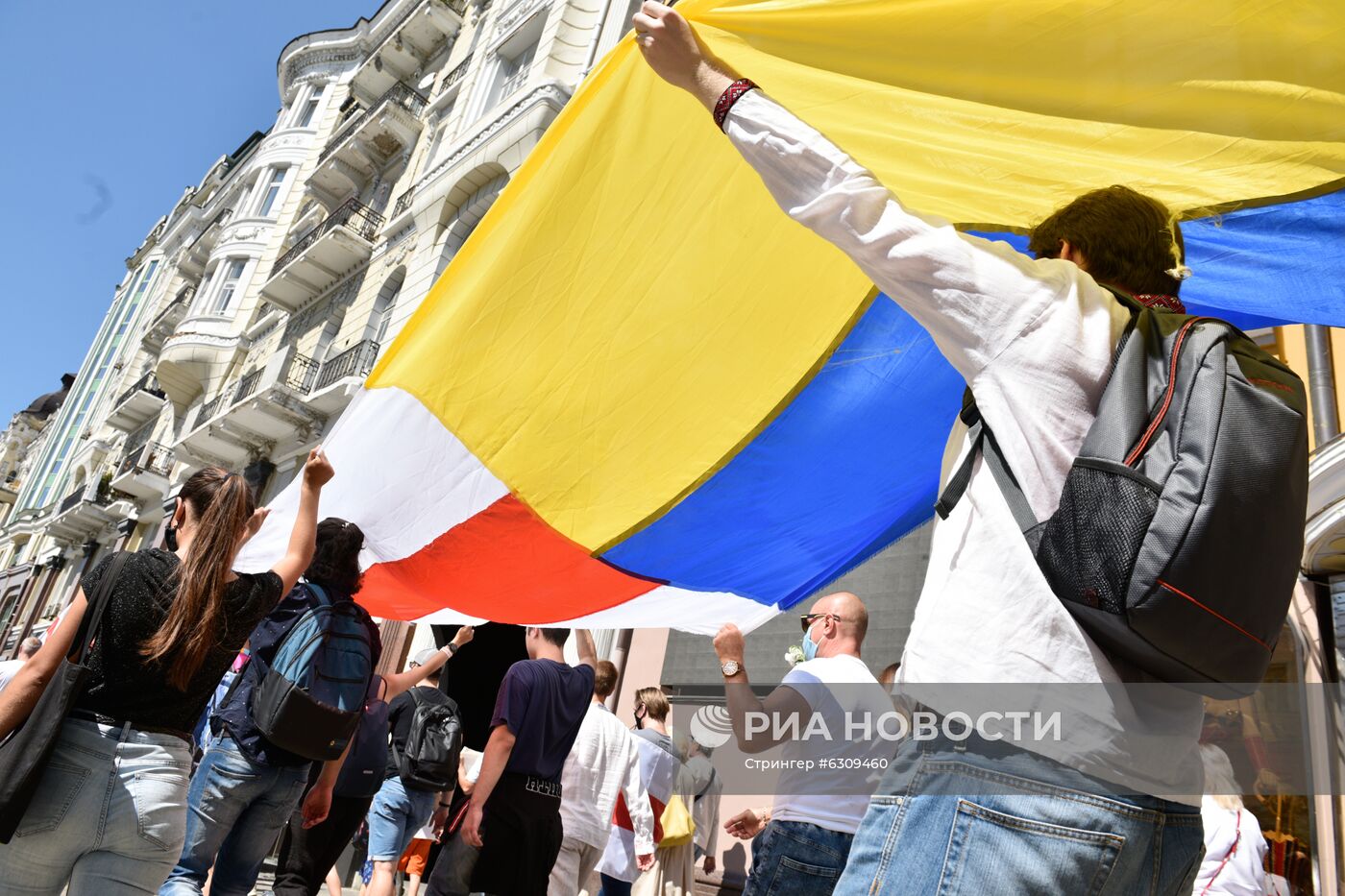 Акция в Киеве в поддержку протестующих в Белоруссии