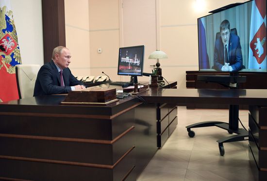 Рабочая встреча президента РФ В. Путина с врио губернатора Пермской области Д. Махониным