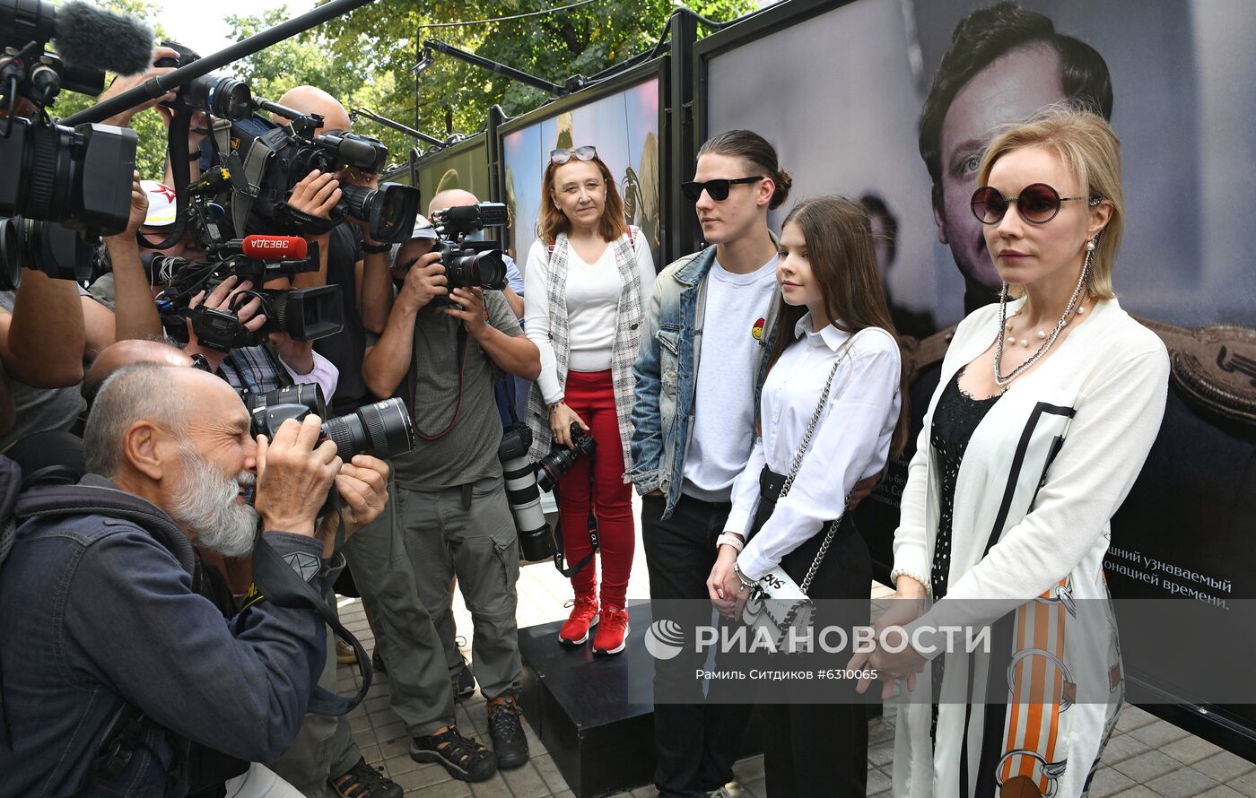 Открытие фотовыставки, посвященной 85-летию со дня рождения О. П. Табакова.