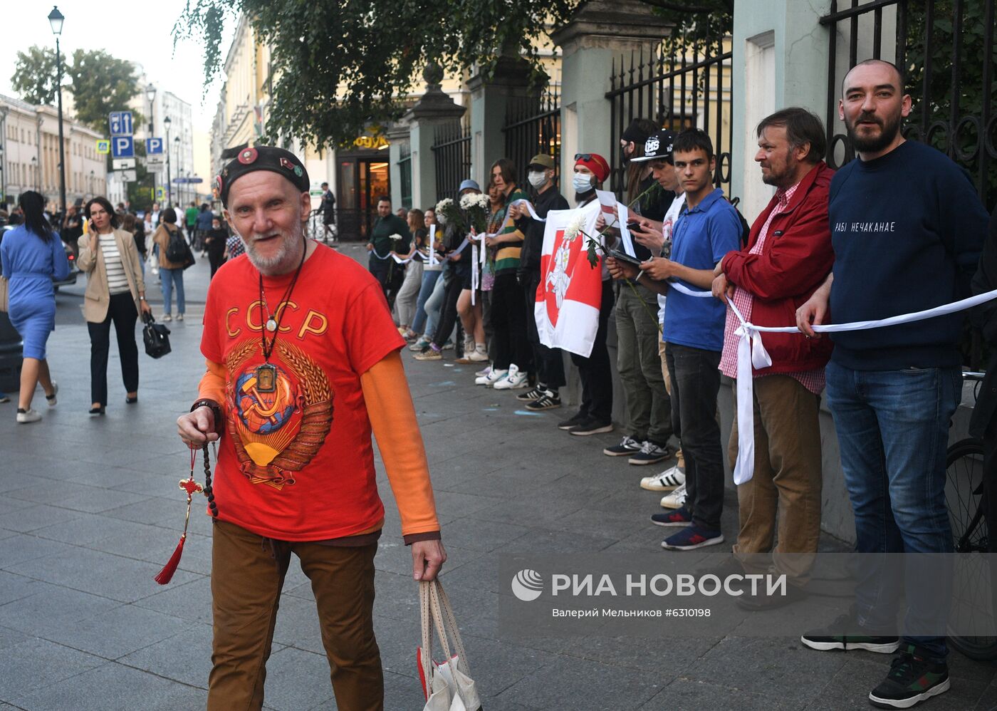 Акция в поддержку жителей Белоруссии у посольства республики в Москве