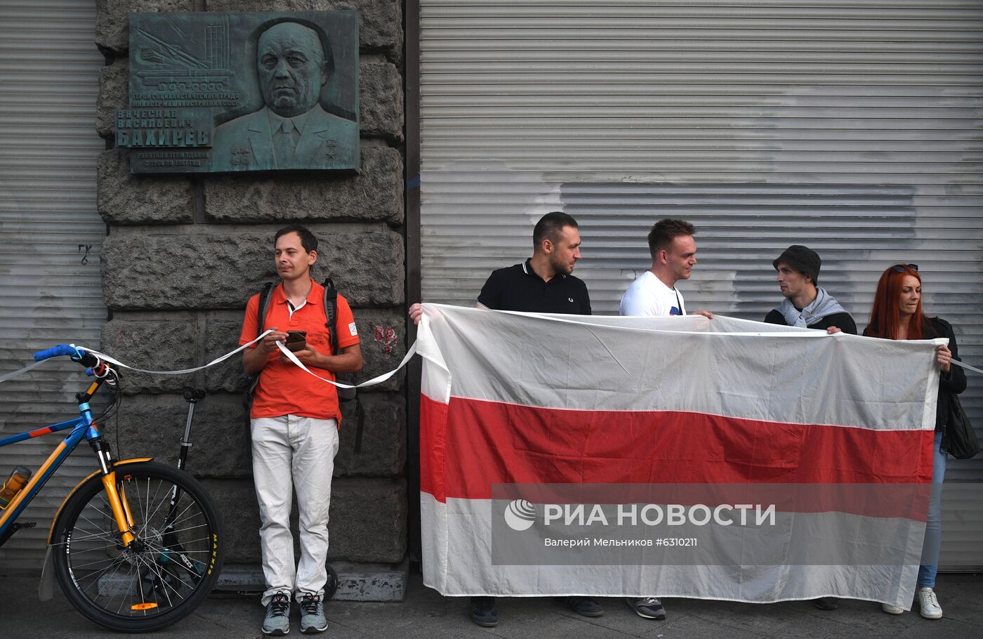 Акция в поддержку жителей Белоруссии у посольства республики в Москве