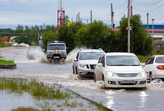 В Благовещенске после сильного ливня ввели режим ЧС