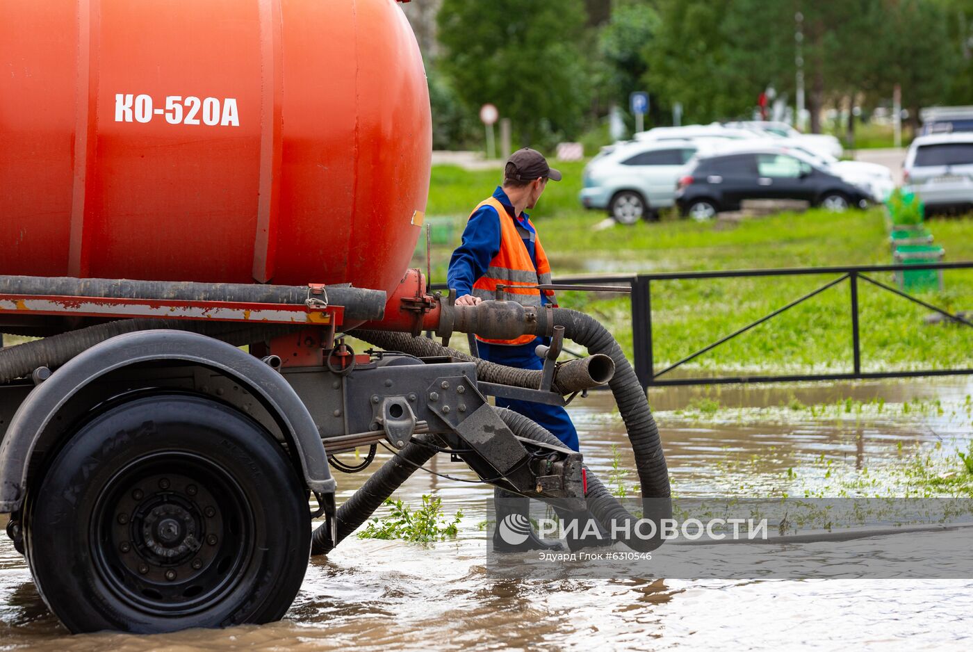 В Благовещенске после сильного ливня ввели режим ЧС