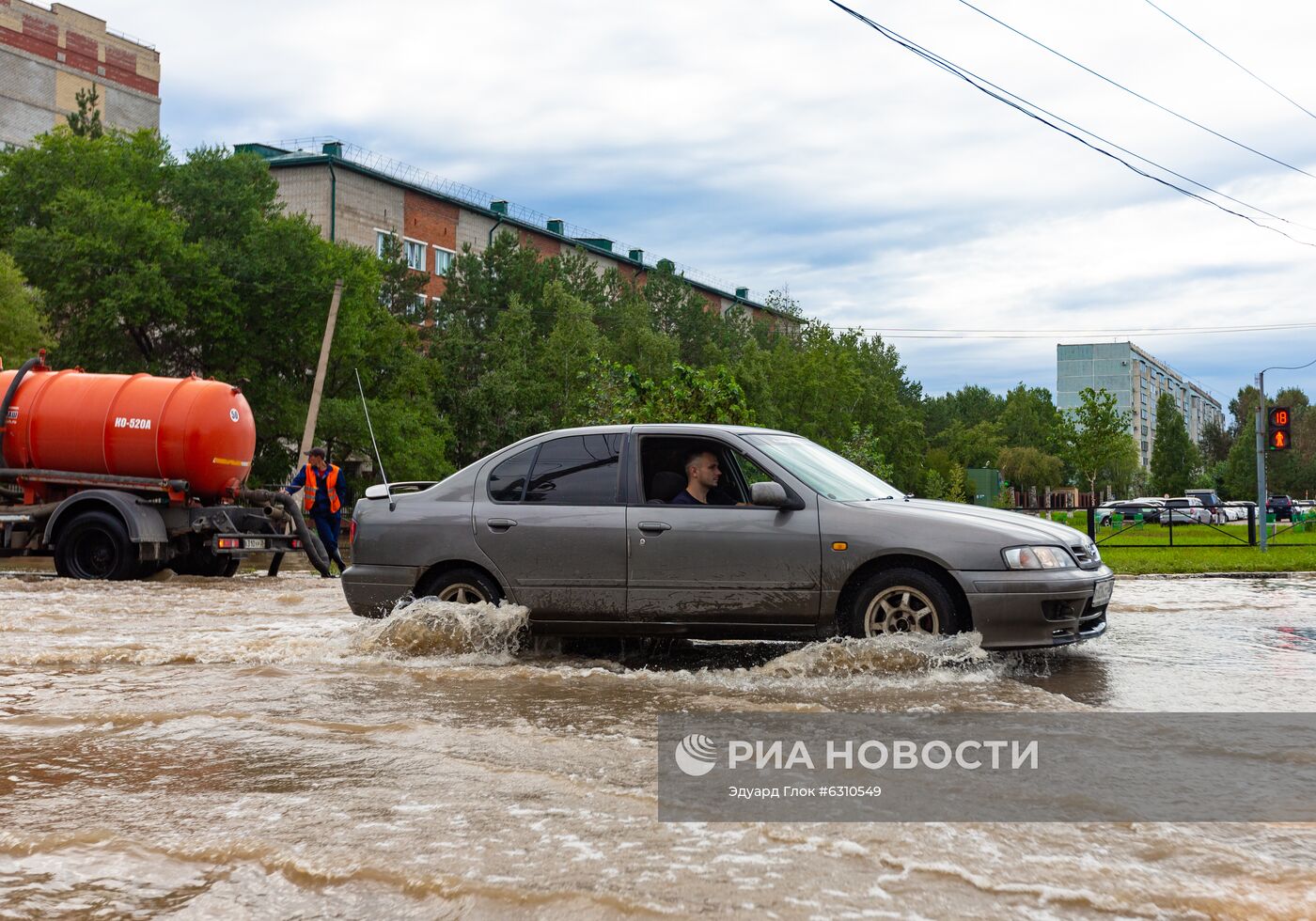 В Благовещенске после сильного ливня ввели режим ЧС