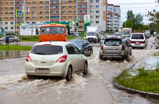 В Благовещенске после сильного ливня ввели режим ЧС