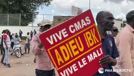 Митинг в столице Мали в поддержку военного мятежа