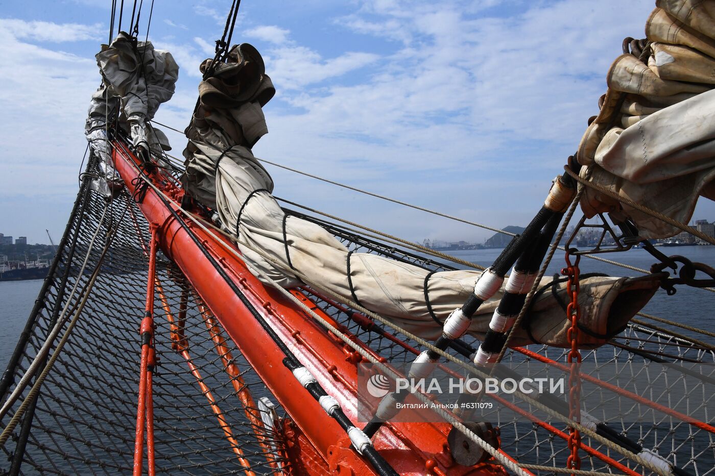 Проводы барка "Седов" в экспедицию по Северному морскому пути