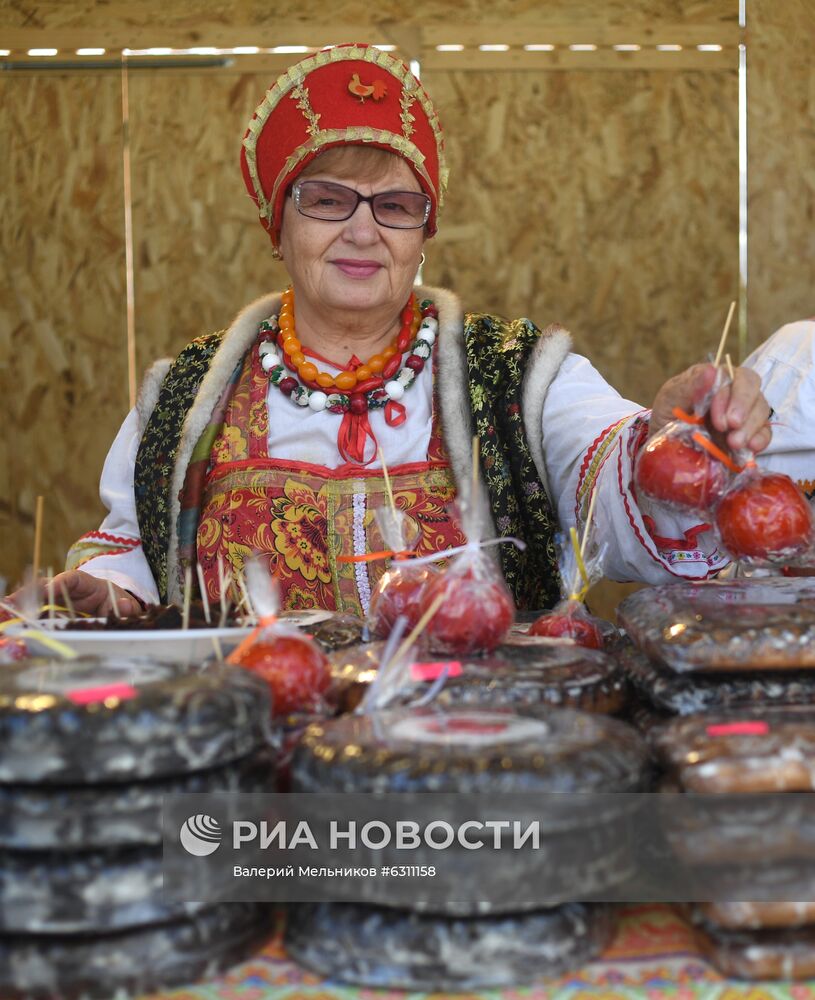 Православная яблочная ярмарка у храма Вооруженных сил РФ 