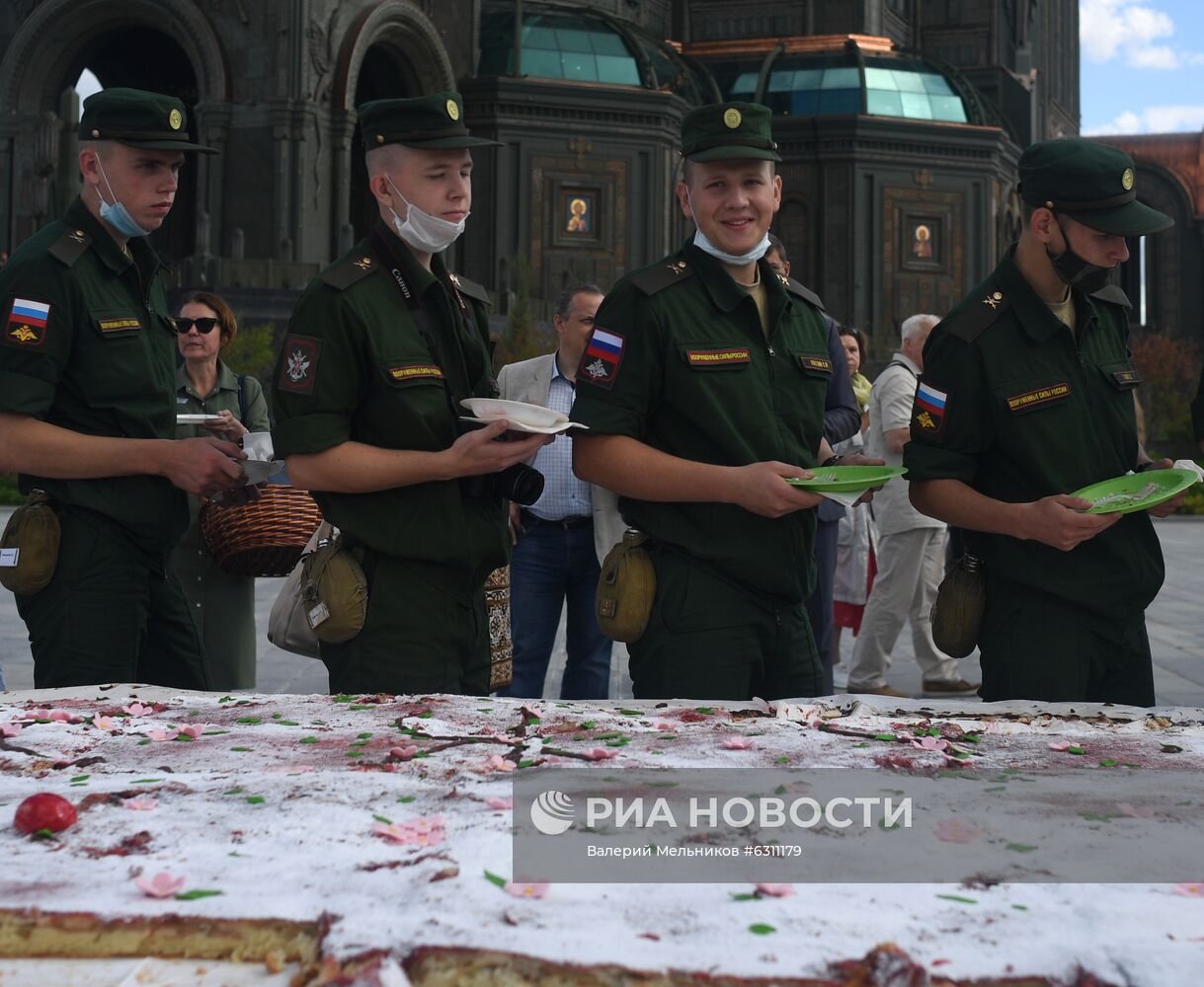 Православная яблочная ярмарка у храма Вооруженных сил РФ 