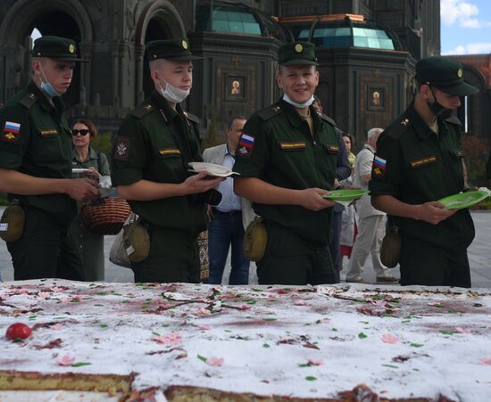 Православная яблочная ярмарка у храма Вооруженных сил РФ 