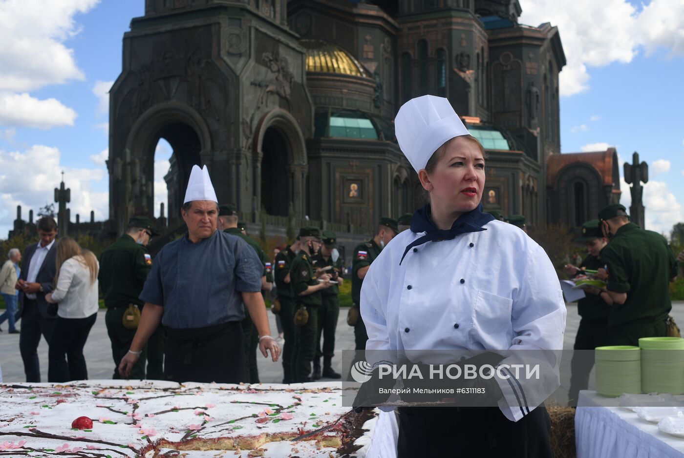 Православная яблочная ярмарка у храма Вооруженных сил РФ 