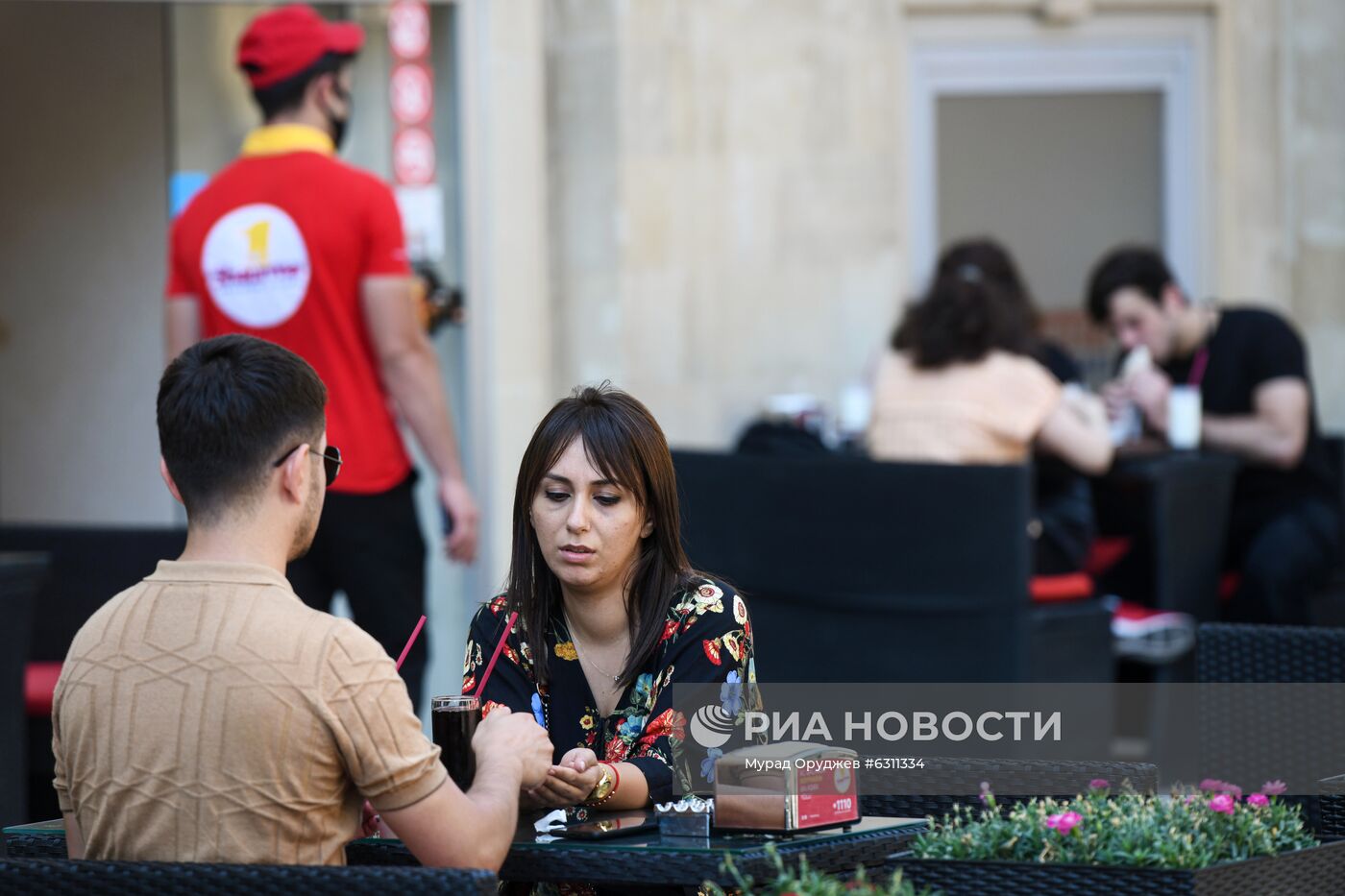 В Азербайджане возобновили работу летние веранды кафе