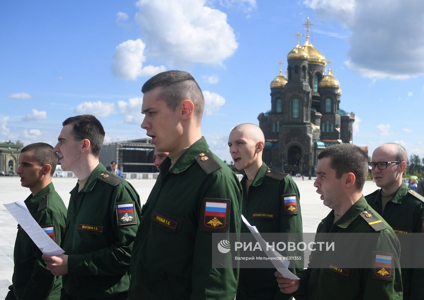 Православная яблочная ярмарка у храма Вооруженных сил РФ 