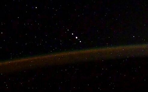 Неизвестные объекты замечены космонавтом "Роскосмоса" при съемке северного сияния с борта МКС