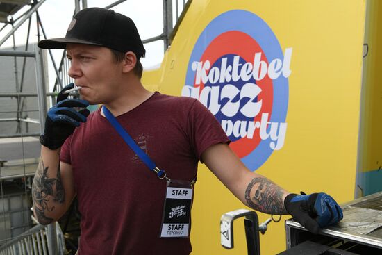 Подготовка к открытию фестиваля Koktebel Jazz Party