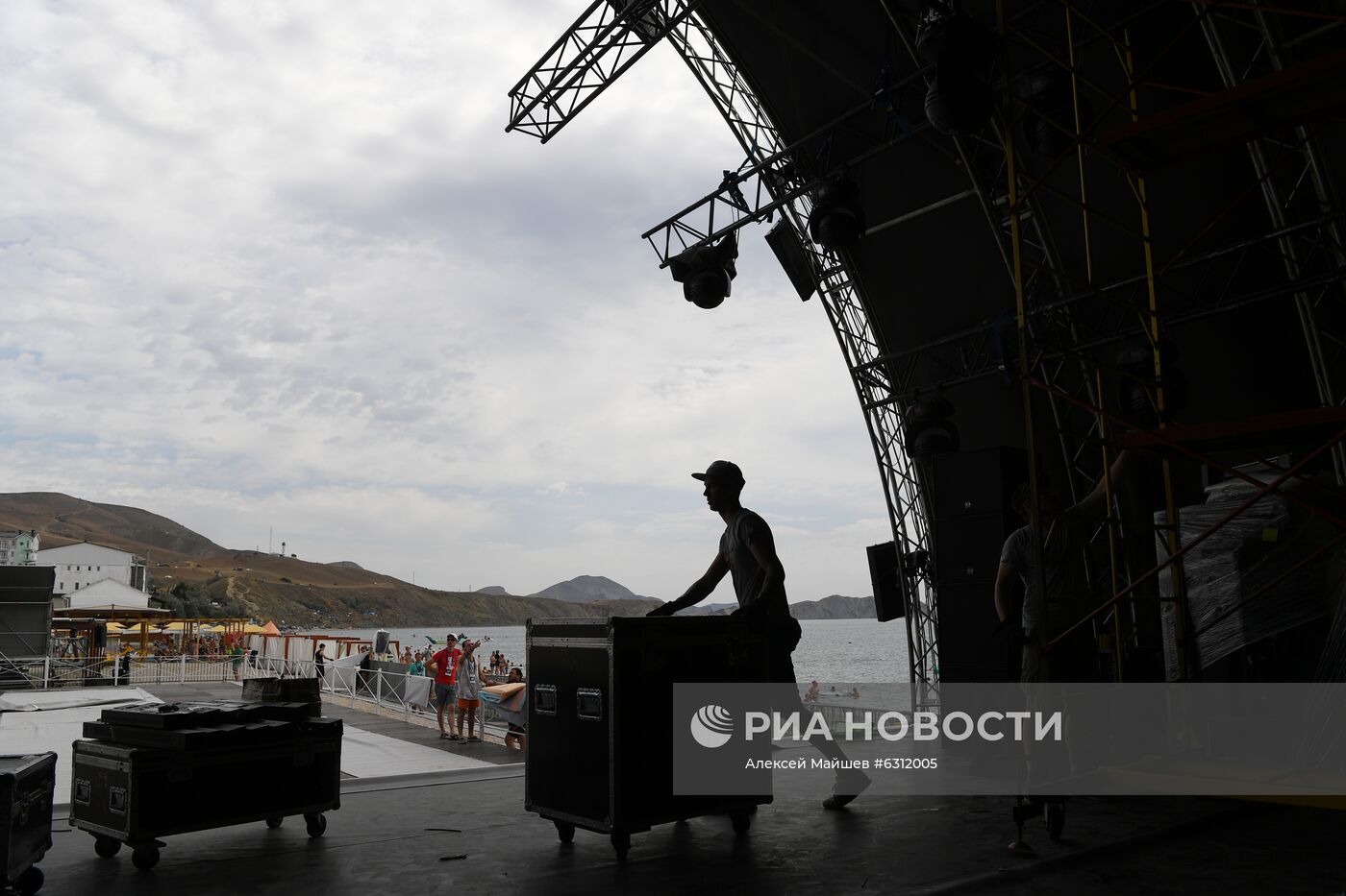 Подготовка к открытию фестиваля Koktebel Jazz Party