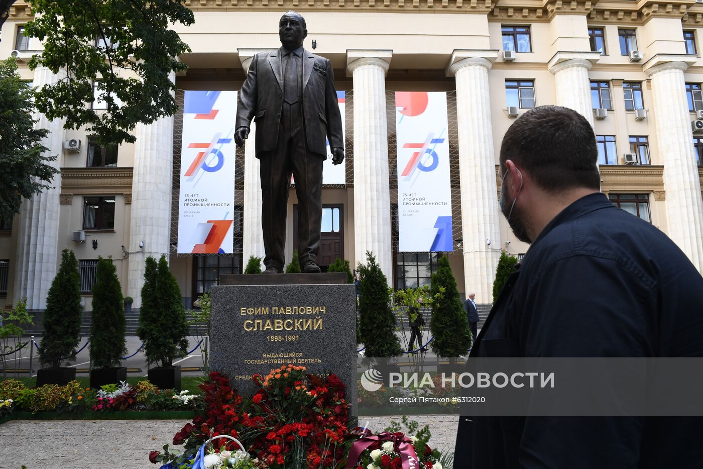 Открытие памятника руководителю отечественной атомной отрасли Е. Славскому