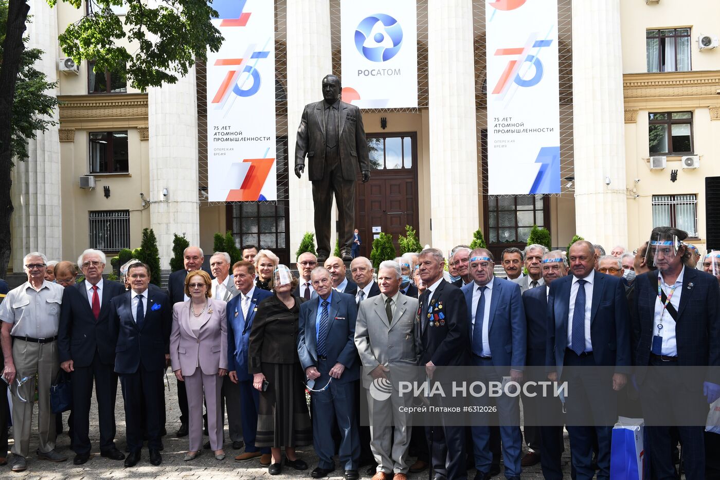 Открытие памятника руководителю отечественной атомной отрасли Е. Славскому