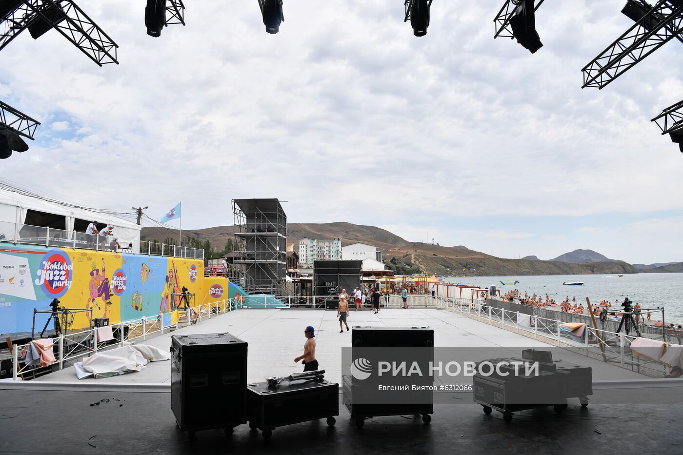 Подготовка к открытию фестиваля Koktebel Jazz Party