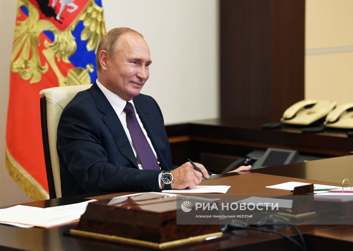 Президент РФ В. Путин встретился с выпускниками третьего потока программы кадрового резерва